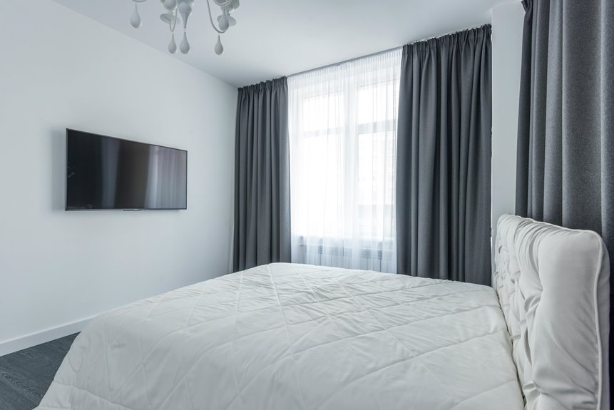 choosing the right curtain color